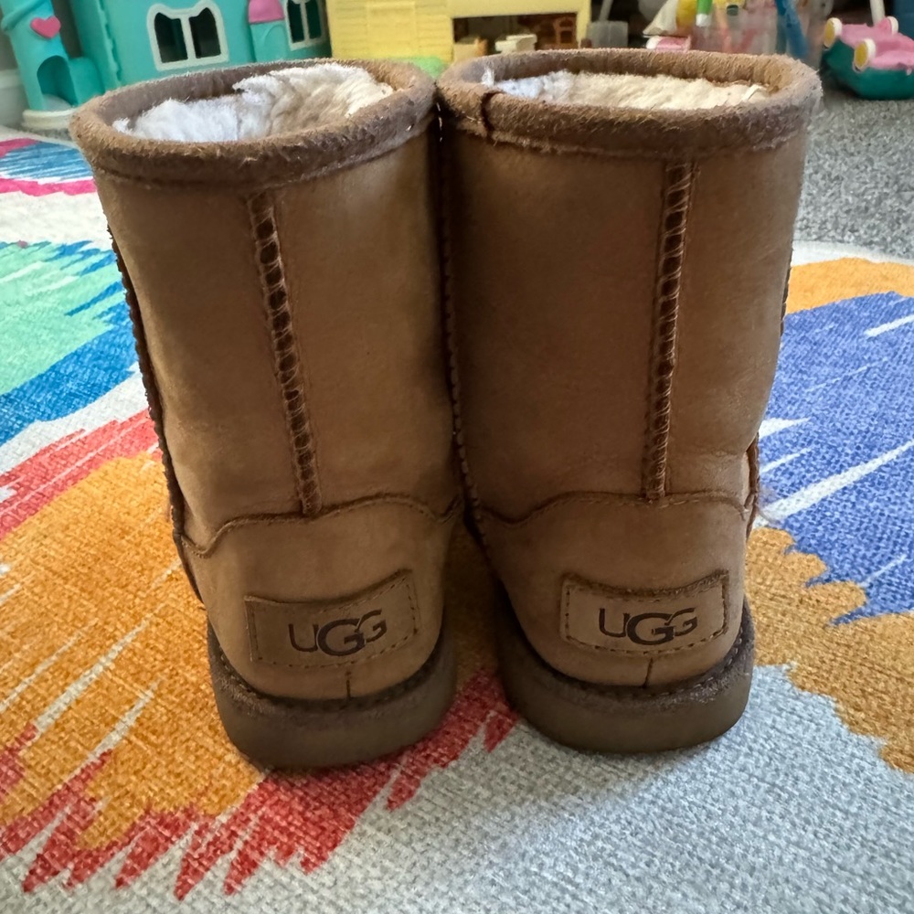 Toddler tan Uggs
